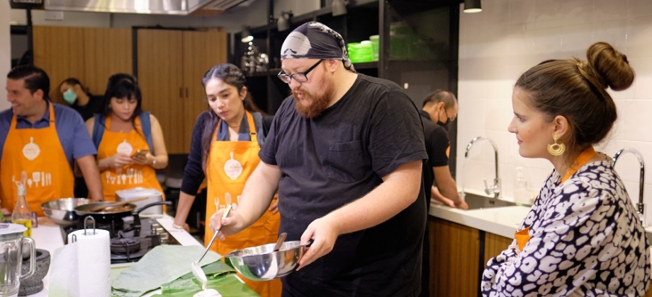 La Embajada de Colombia en Indonesia promueve los productos nacionales a través de la cultura gastronómica enseñada por los chefs Marcela Arango y Camilo Ramírez