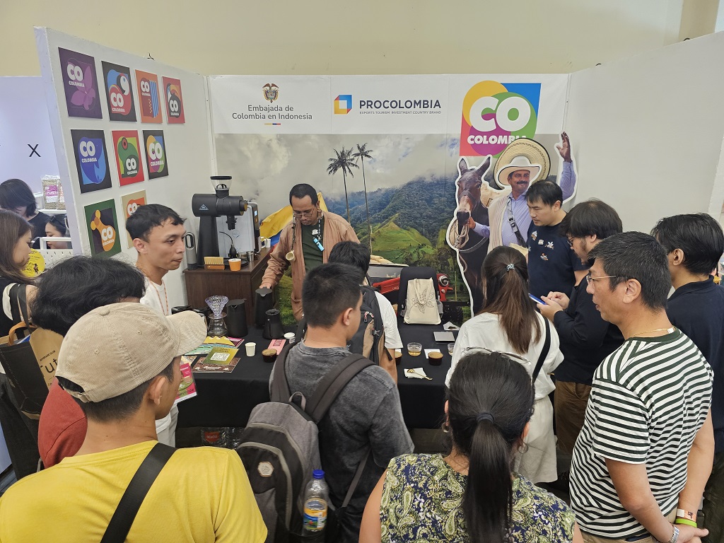 La Embajada de Colombia en Indonesia destaca el sabor y la cultura del café colombiano en el Festival Jakarta Coffee Week