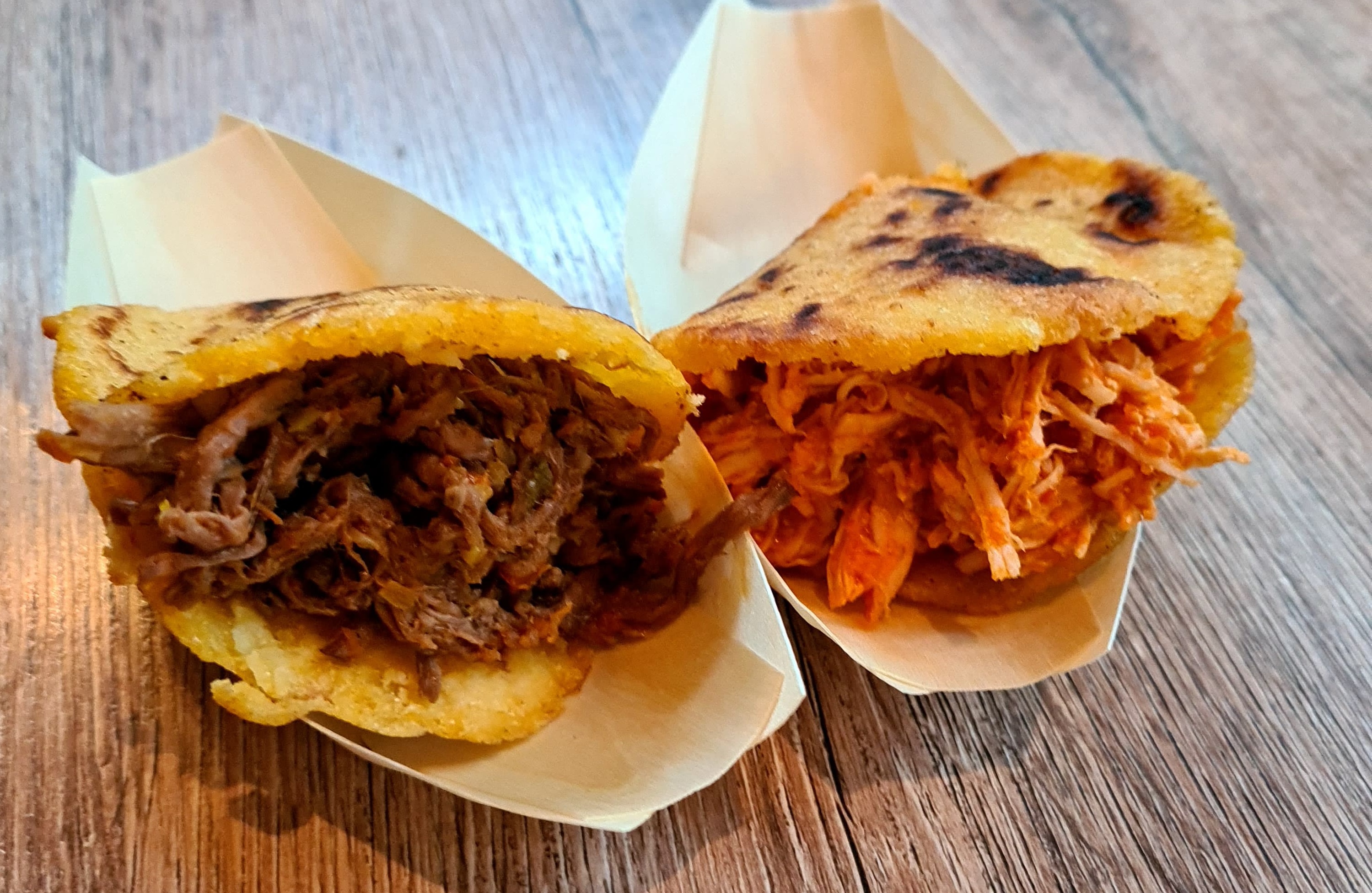 Arepas y café, una combinación ganadora en festival gastronómico en Yakarta.     La Embajada de Colombia participó en la segunda edición del festival "Sabor Latin Food Festival", llevado a cabo el 27 de enero de 2024 en el restaurante Sudestada en Yakarta