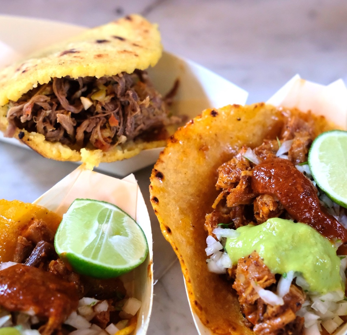 Arepas y café, una combinación ganadora en festival gastronómico en Yakarta.     La Embajada de Colombia participó en la segunda edición del festival "Sabor Latin Food Festival", llevado a cabo el 27 de enero de 2024 en el restaurante Sudestada en Yakarta