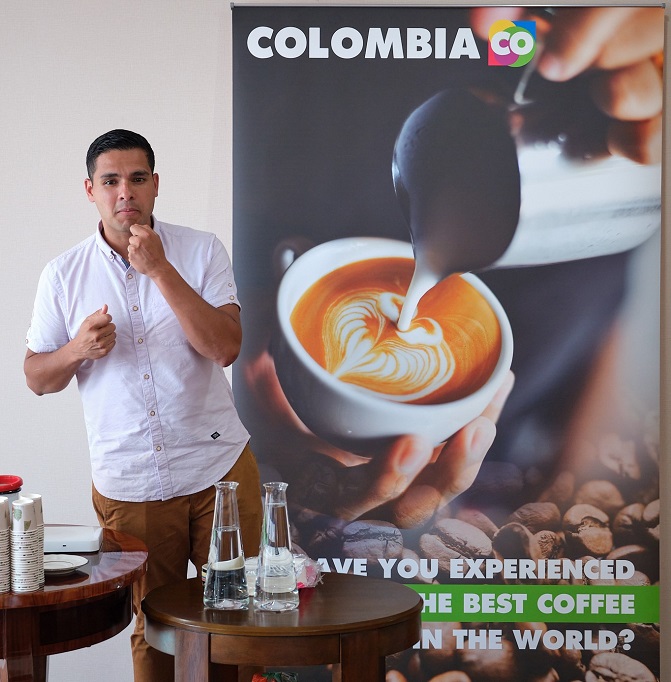 El mejor barista del mundo 2021 visita Yakarta