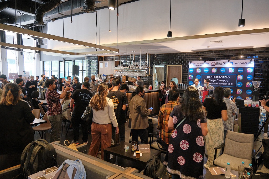 El mejor barista del mundo 2021 visita Yakarta
