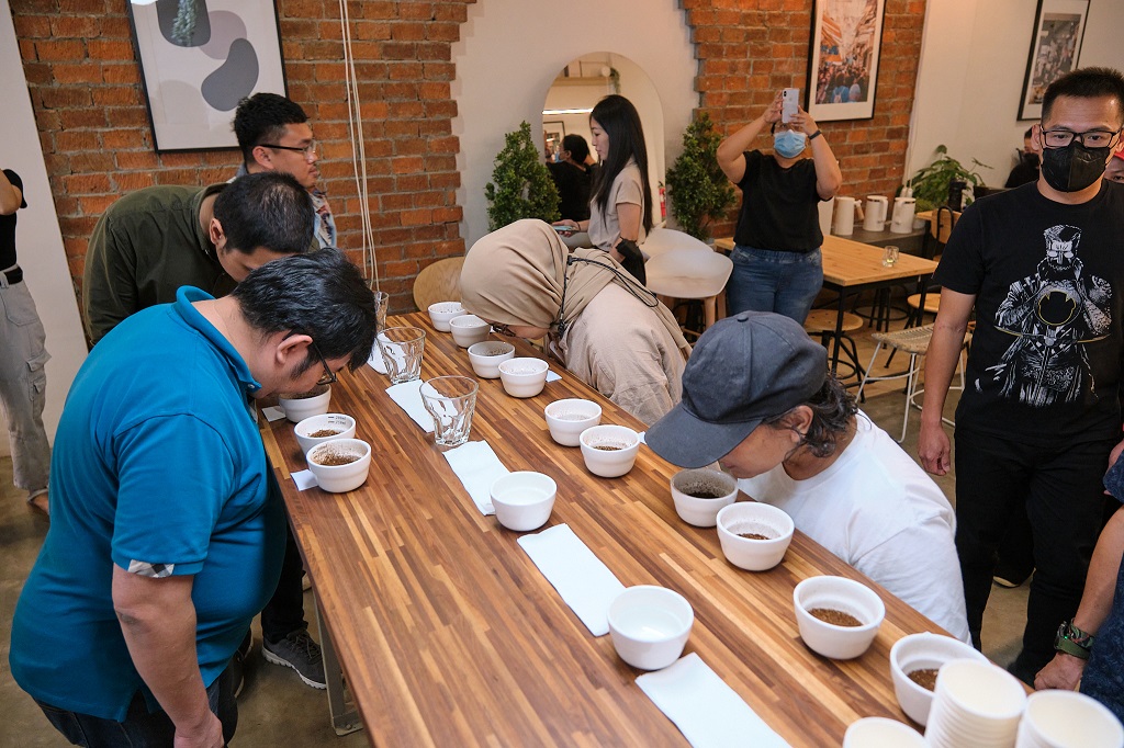 El mejor barista del mundo 2021 visita Yakarta