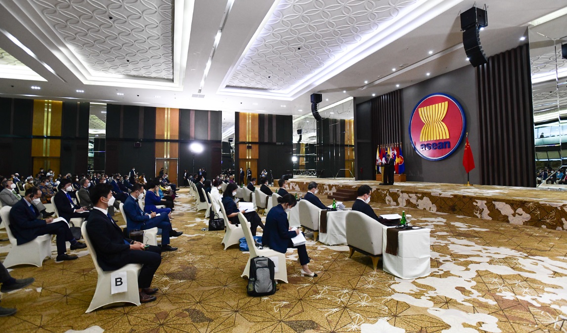 Embajador de Colombia en Indonesia participó en encuentro presidido por Wang Yi, Consejero de Estado y Ministro de Relaciones Exteriores de China