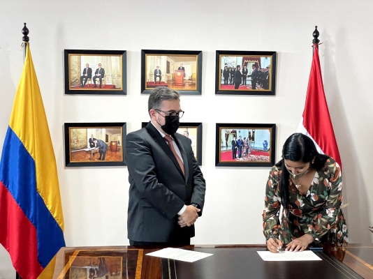 Embajador de Colombia en Indonesia posesionó a Karin García Castillo como Auxiliar de Misión Diplomática