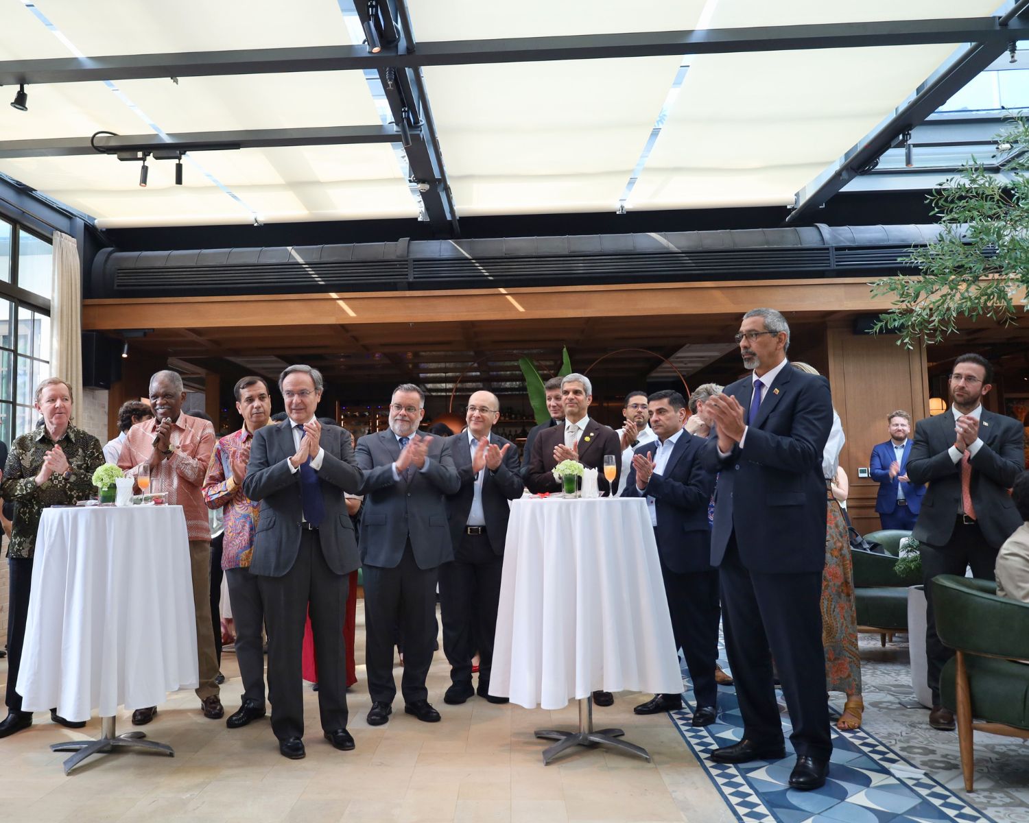 Embajada de Colombia en Indonesia se suma a la conmemoración del Día del Idioma Español con actividades culturales y académicas en Yakarta