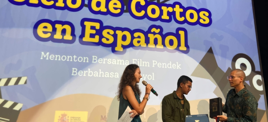 Embajada de Colombia en Indonesia presentó el cortometraje ‘El Tamaño de las Cosas’ en el marco de las celebraciones del día del español en Jakarta