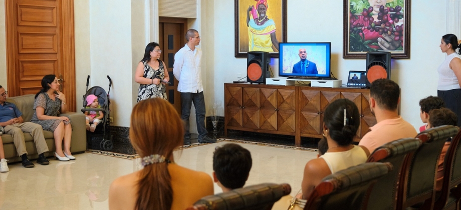 Foto durante la sesión de rendición de cuentas de la Embajada de Colombia en Indonesia