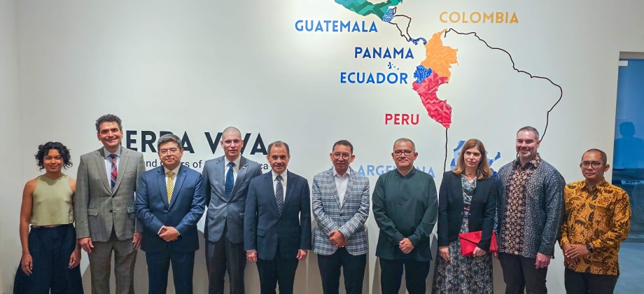 “Tierra Viva”: Fotografía colombiana de Ángela Rincón llega a la Galería Nacional de Indonesia