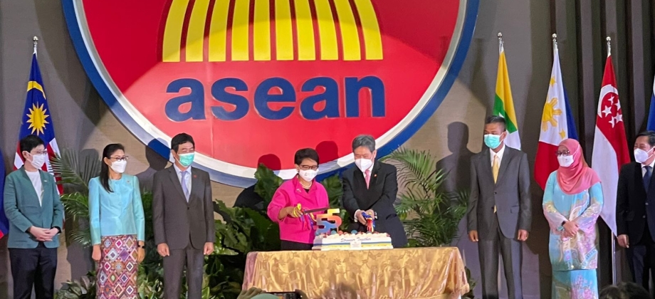 Embajador de Colombia se unió a la conmemoración del 55 Aniversario de ASEAN