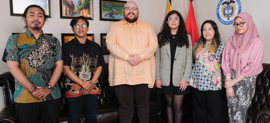 Embajada en Indonesia promueve la imagen país ante estudiantes universitarios