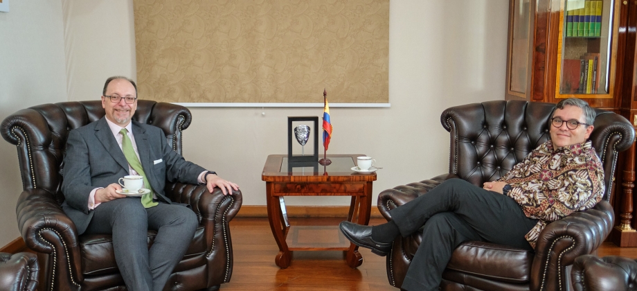 Embajador Juan Camilo Valencia González recibe visita del Embajador de España en Indonesia