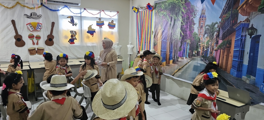 La cultura colombiana se hace presente en la Escuela Pratiwi de Depok