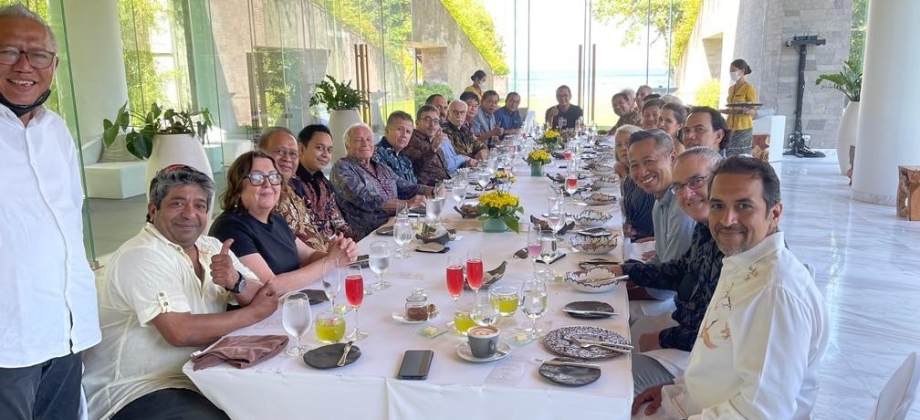  Embajador Juan Camilo Valencia lidera reunión del cuerpo diplomático y consular en Bali