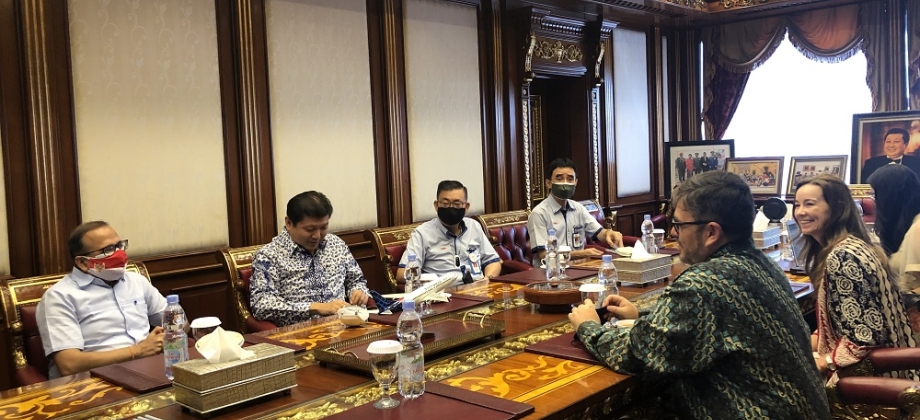 Embajada y oficina de ProColombia sostienen encuentro de trabajo con PT Sri Rejeki Isman