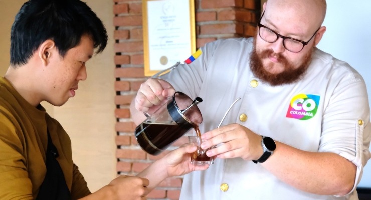 Arepas y café, una combinación ganadora en festival gastronómico en Yakarta.     La Embajada de Colombia participó en la segunda edición del festival "Sabor Latin Food Festival", llevado a cabo el 27 de enero de 2024 en el restaurante Sudestada en Yakarta