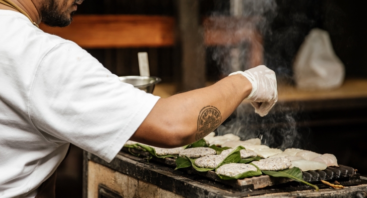 Arepas con maíces ancestrales y cocina del Pacífico en Indonesia