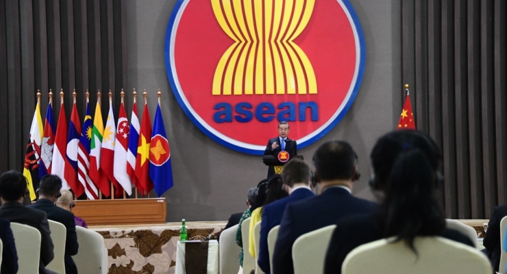 Embajador de Colombia en Indonesia participó en encuentro presidido por Wang Yi, Consejero de Estado y Ministro de Relaciones Exteriores de China