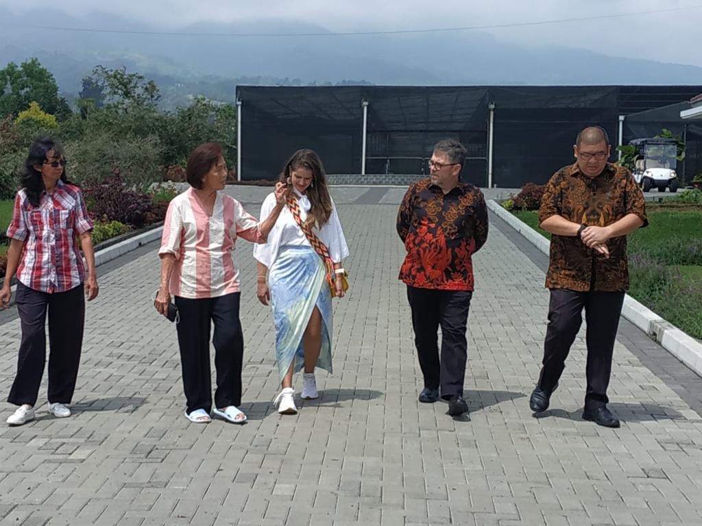 Embajada de Colombia en Indonesia explora posibilidades de cooperación en el sector de la floricultura.